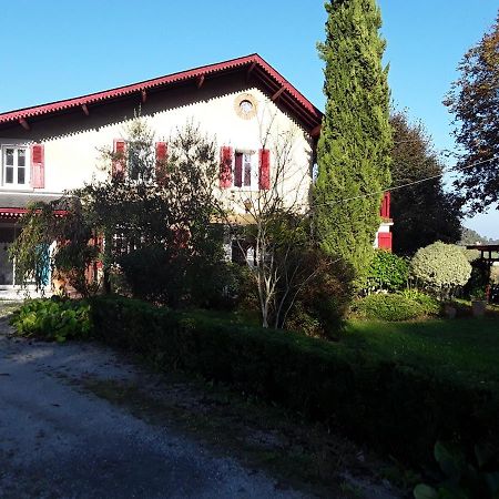 Chez Cecile Et Jean-No Bed & Breakfast Gan Bagian luar foto